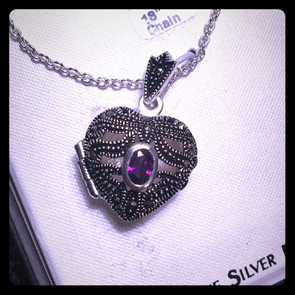 La Belle Vie Jewelry - Silver Plated Heart Locket